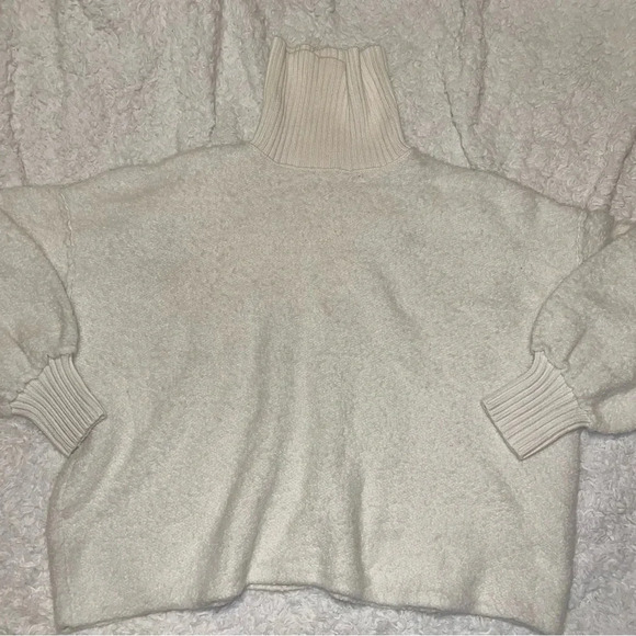 Free People size Large Turtleneck Chunky Sweater size Large - Picture 2 of 4